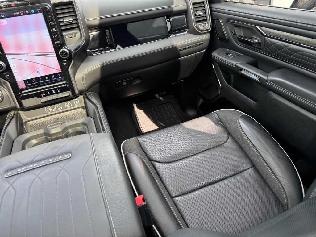 Ram 1500 Vehicle Full-screen Gallery Image 17