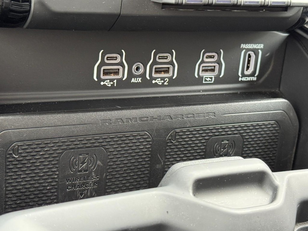 Ram 1500 Vehicle Full-screen Gallery Image 22