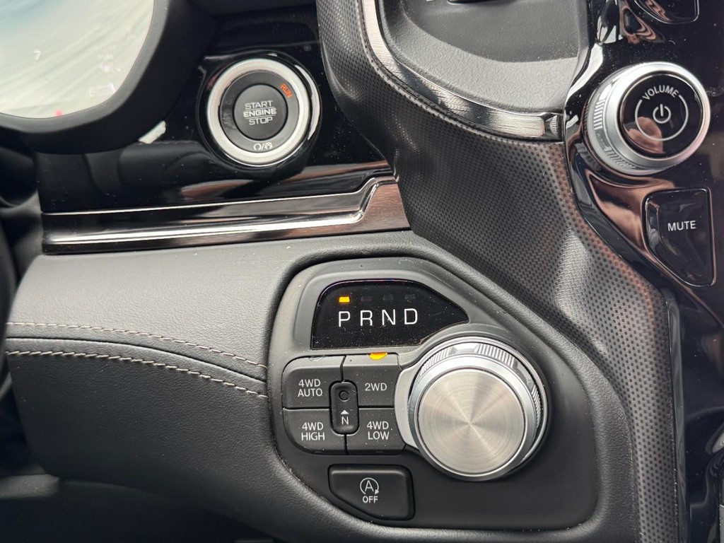 Ram 1500 Vehicle Full-screen Gallery Image 23