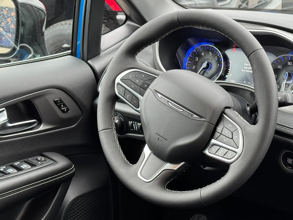 Chrysler Pacifica Vehicle Full-screen Gallery Image 10