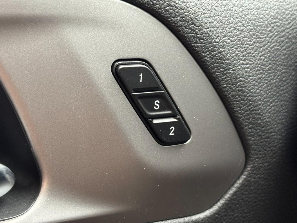 Chrysler Pacifica Vehicle Full-screen Gallery Image 13