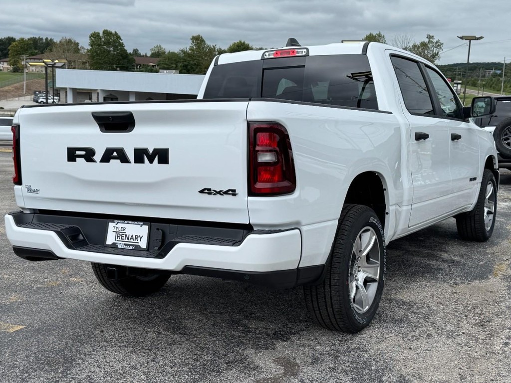 Ram 1500 Vehicle Full-screen Gallery Image 04