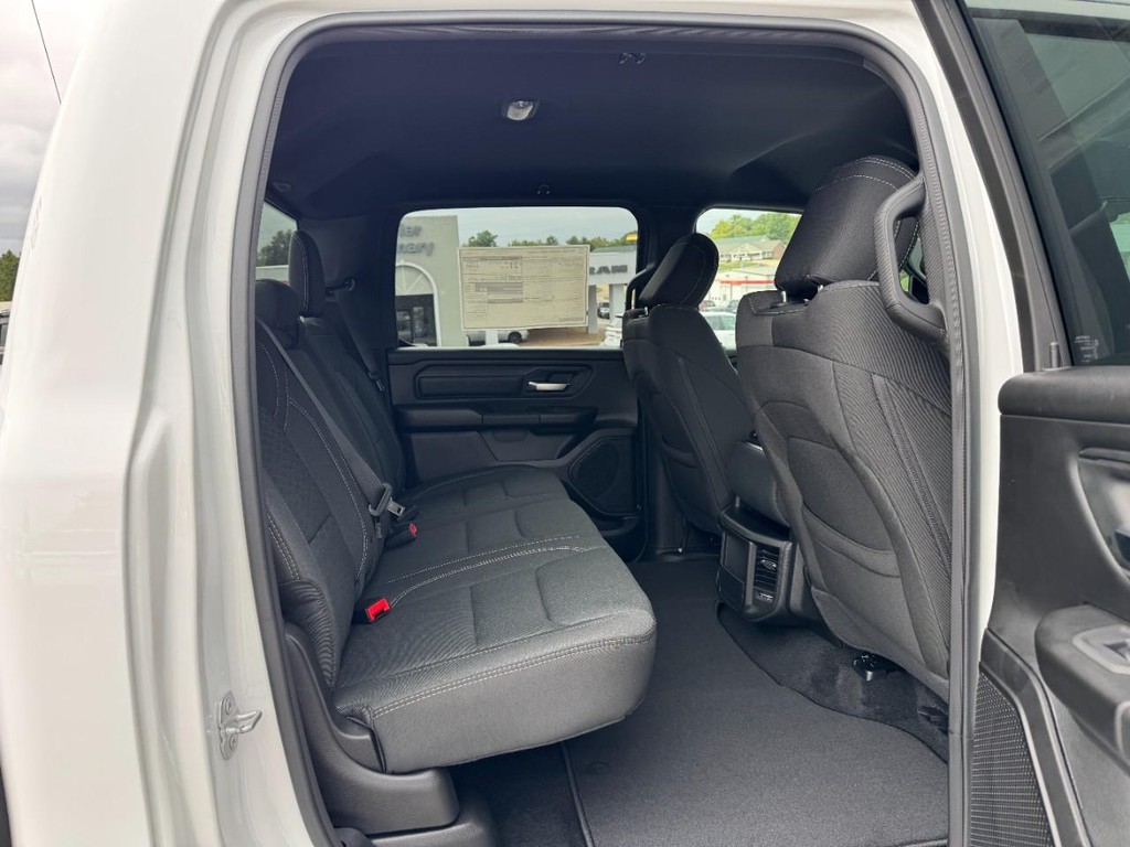 Ram 1500 Vehicle Full-screen Gallery Image 06