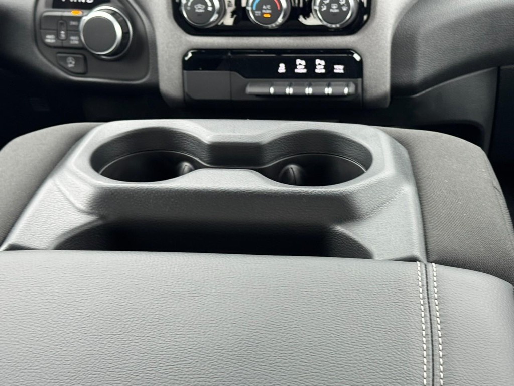 Ram 1500 Vehicle Full-screen Gallery Image 11