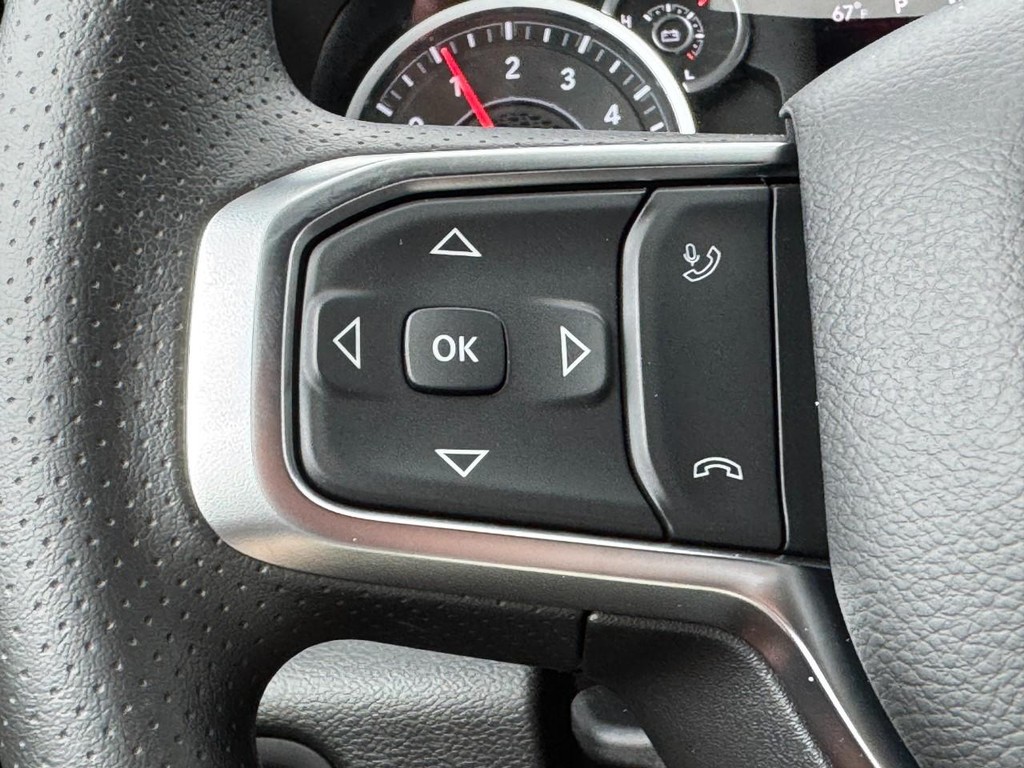 Ram 1500 Vehicle Full-screen Gallery Image 12