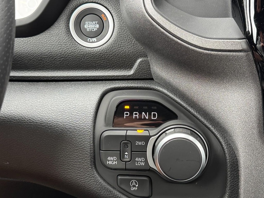 Ram 1500 Vehicle Full-screen Gallery Image 14