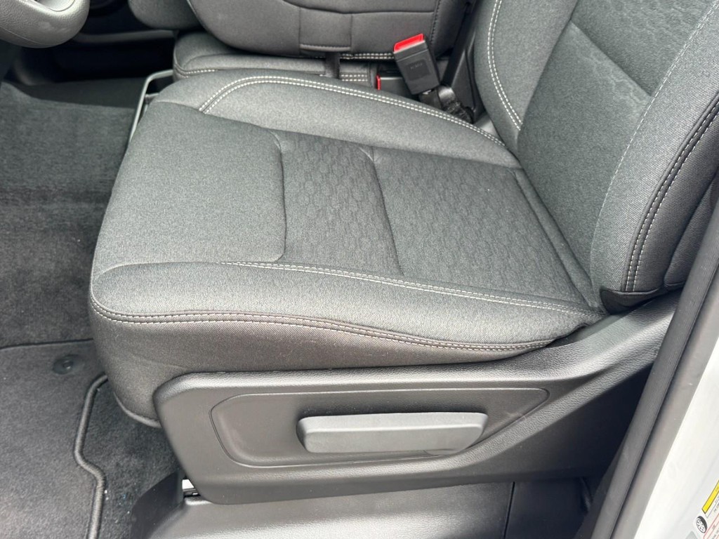 Ram 1500 Vehicle Full-screen Gallery Image 16