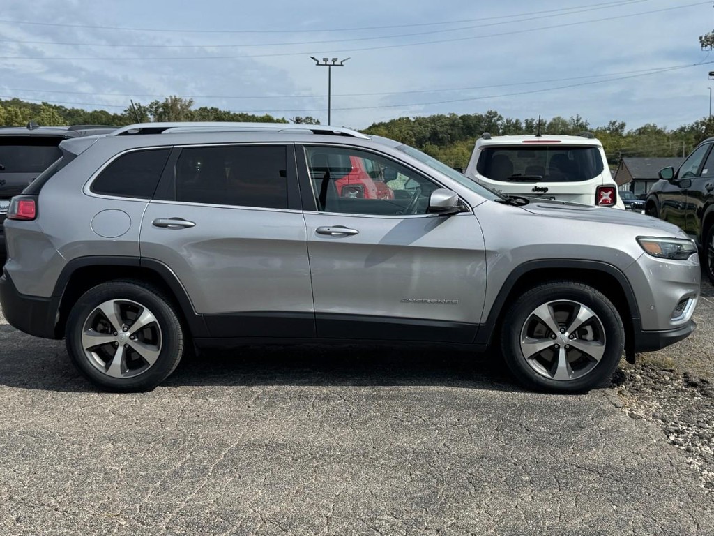 Jeep Cherokee Vehicle Full-screen Gallery Image 02