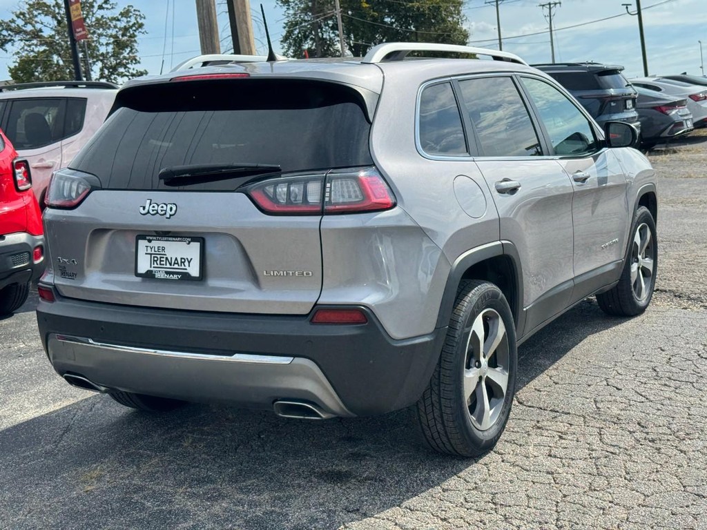 Jeep Cherokee Vehicle Full-screen Gallery Image 04