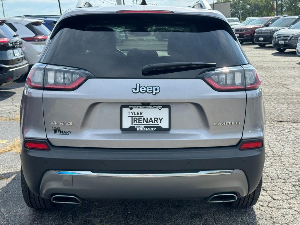 Jeep Cherokee Vehicle Full-screen Gallery Image 05