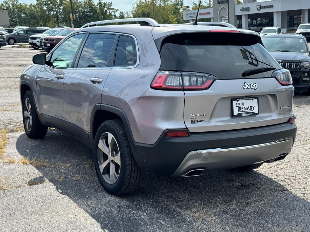 Jeep Cherokee Vehicle Full-screen Gallery Image 07
