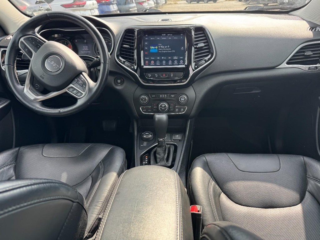 Jeep Cherokee Vehicle Full-screen Gallery Image 13