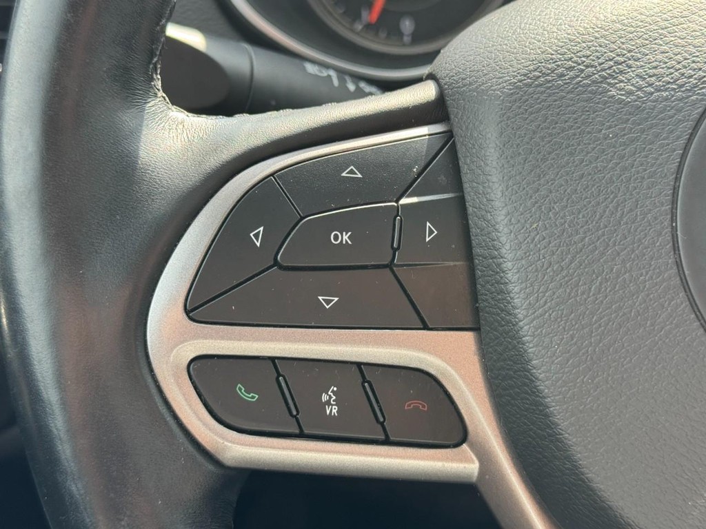 Jeep Cherokee Vehicle Full-screen Gallery Image 19