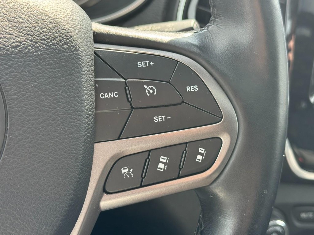 Jeep Cherokee Vehicle Full-screen Gallery Image 20