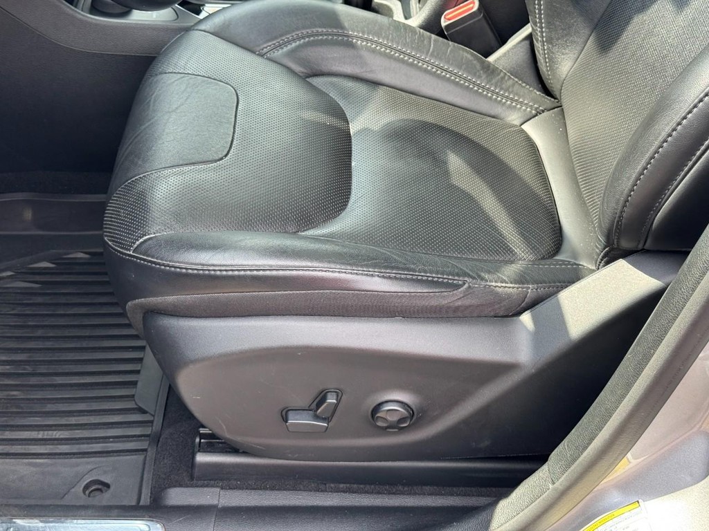 Jeep Cherokee Vehicle Full-screen Gallery Image 26