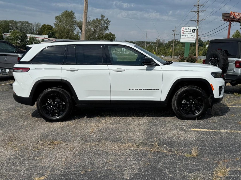 Jeep Grand Cherokee Vehicle Full-screen Gallery Image 02