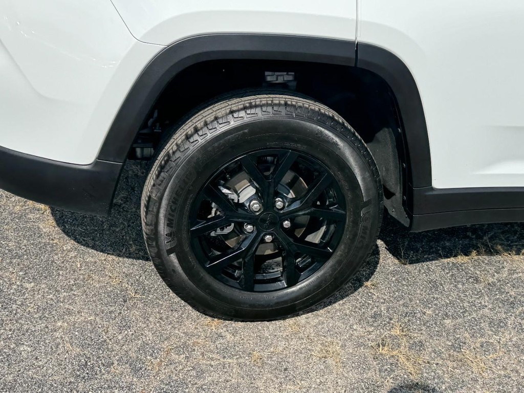 Jeep Grand Cherokee Vehicle Full-screen Gallery Image 05