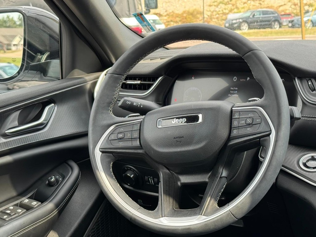 Jeep Grand Cherokee Vehicle Full-screen Gallery Image 10