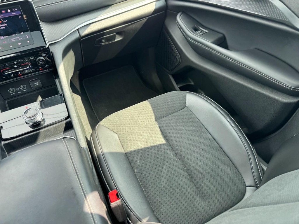 Jeep Grand Cherokee Vehicle Full-screen Gallery Image 13