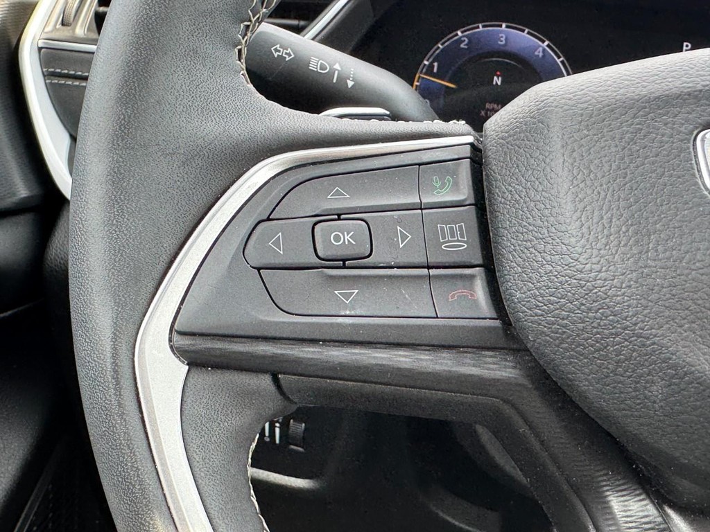 Jeep Grand Cherokee Vehicle Full-screen Gallery Image 14