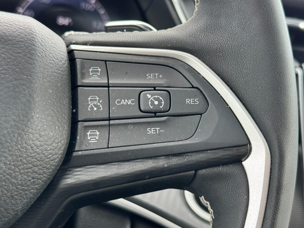 Jeep Grand Cherokee Vehicle Full-screen Gallery Image 15