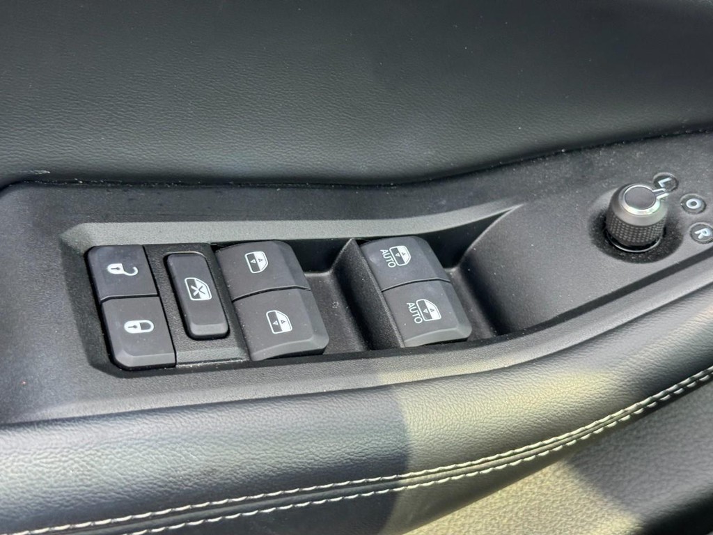 Jeep Grand Cherokee Vehicle Full-screen Gallery Image 20
