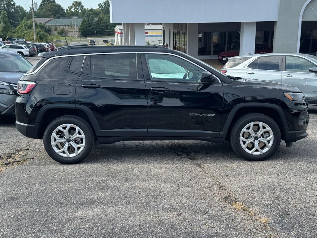 Jeep Compass Vehicle Full-screen Gallery Image 02