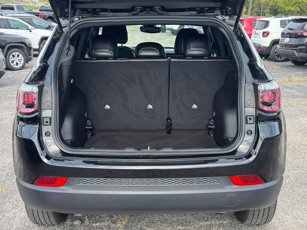 Jeep Compass Vehicle Full-screen Gallery Image 06