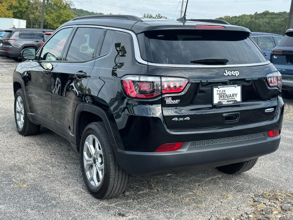 Jeep Compass Vehicle Full-screen Gallery Image 07