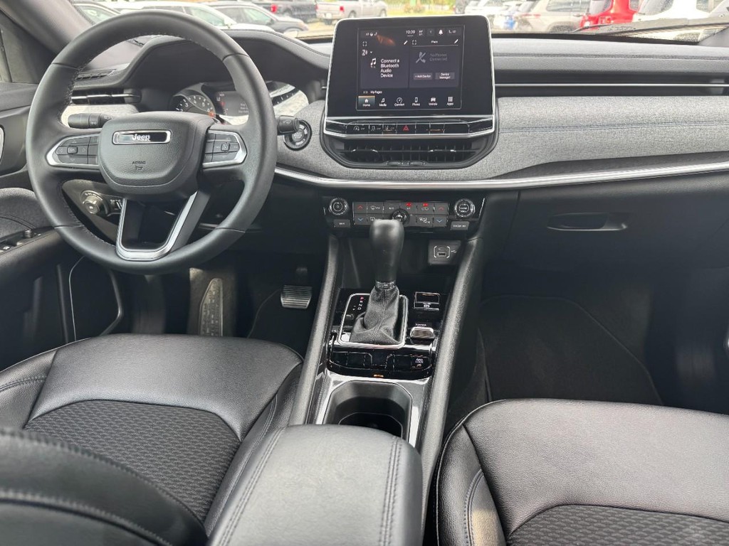 Jeep Compass Vehicle Full-screen Gallery Image 13
