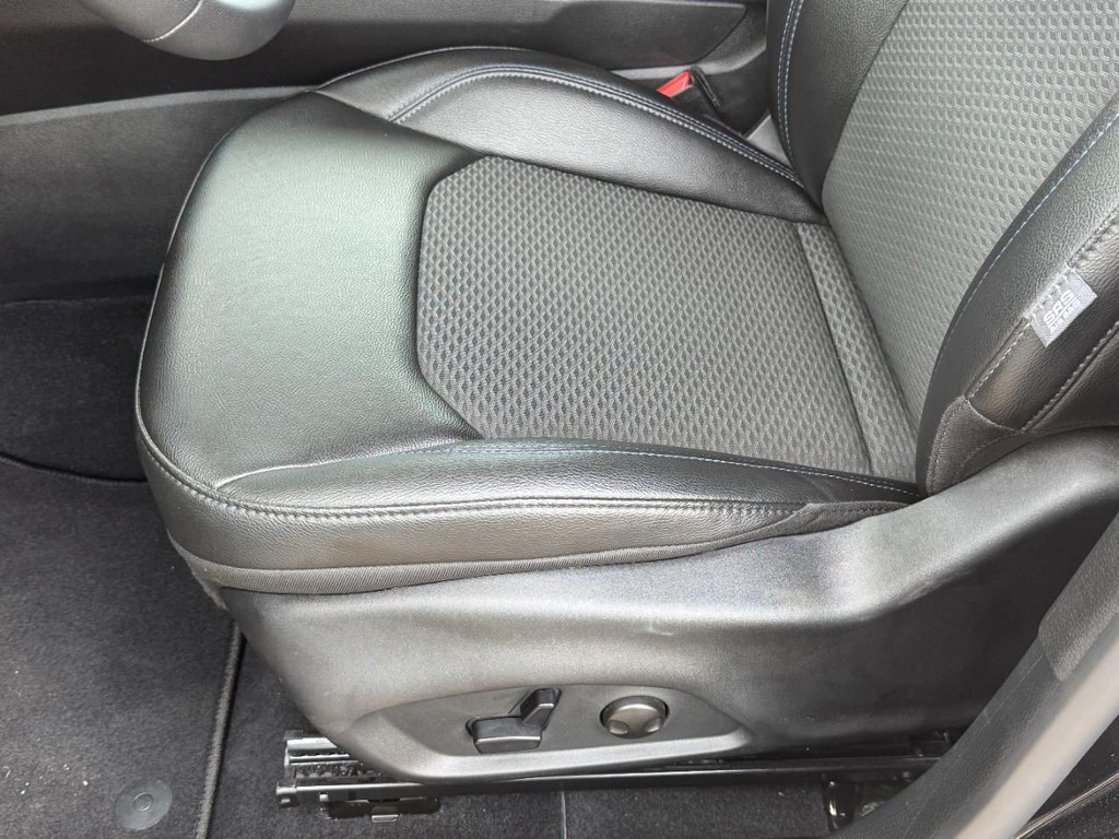 Jeep Compass Vehicle Full-screen Gallery Image 24