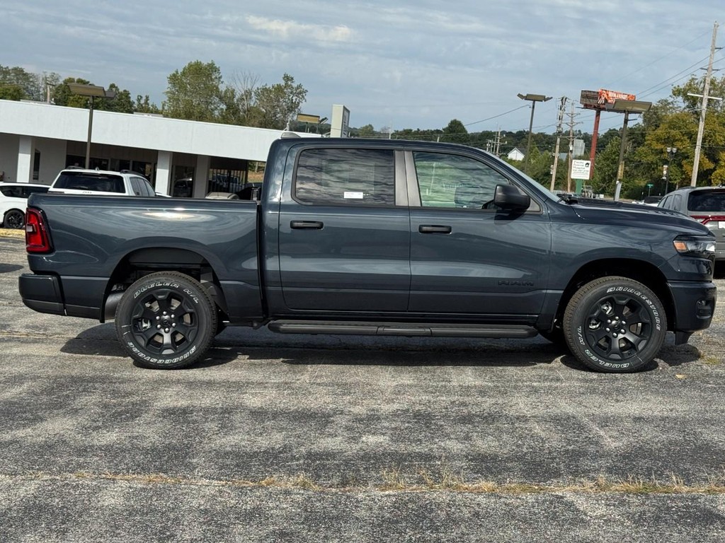 Ram 1500 Vehicle Full-screen Gallery Image 02