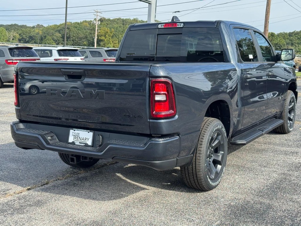 Ram 1500 Vehicle Full-screen Gallery Image 04
