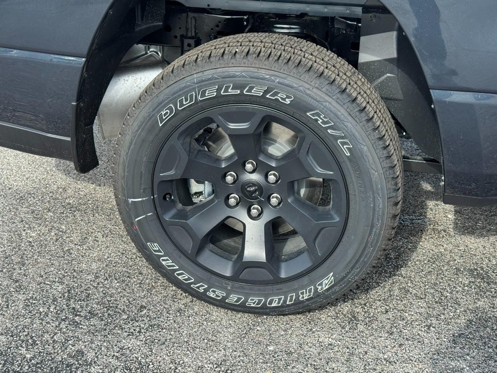 Ram 1500 Vehicle Full-screen Gallery Image 05