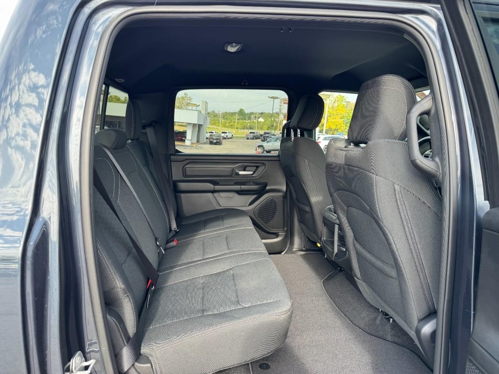 Ram 1500 Vehicle Full-screen Gallery Image 06