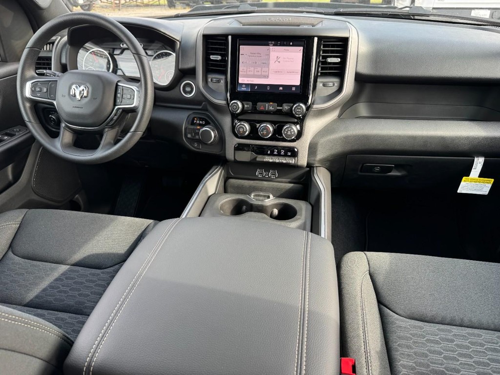 Ram 1500 Vehicle Full-screen Gallery Image 07