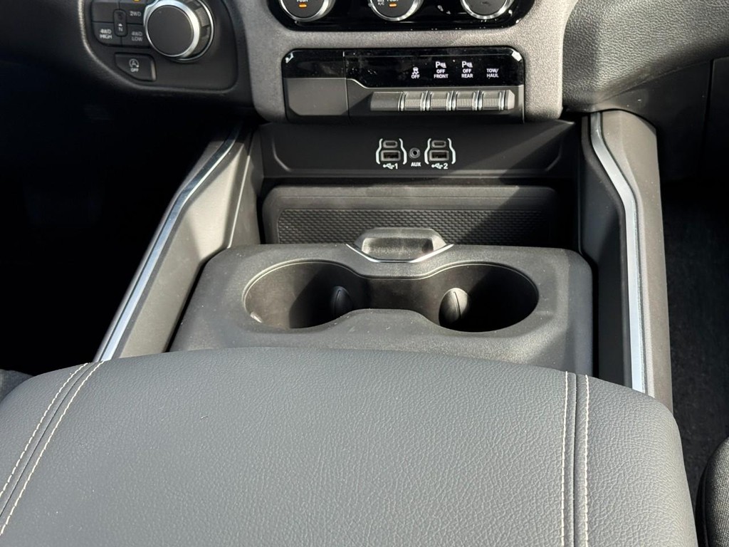 Ram 1500 Vehicle Full-screen Gallery Image 11