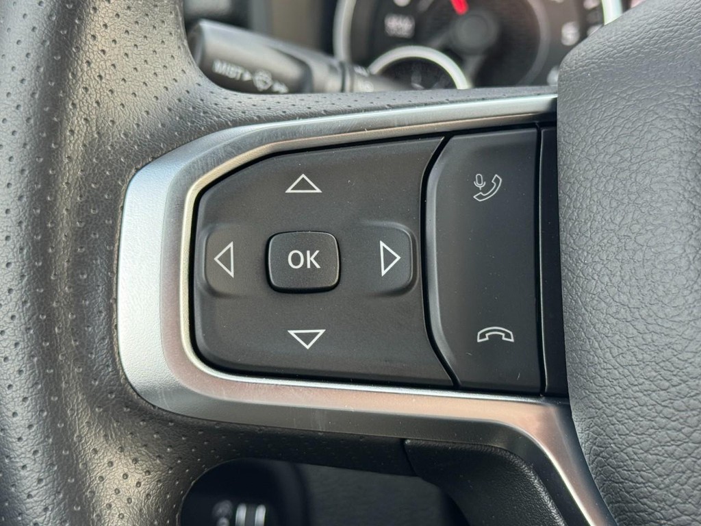 Ram 1500 Vehicle Full-screen Gallery Image 12
