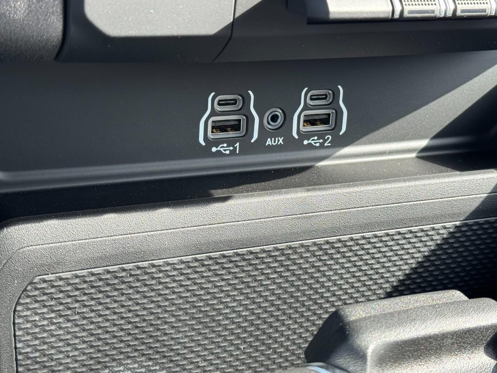 Ram 1500 Vehicle Full-screen Gallery Image 14