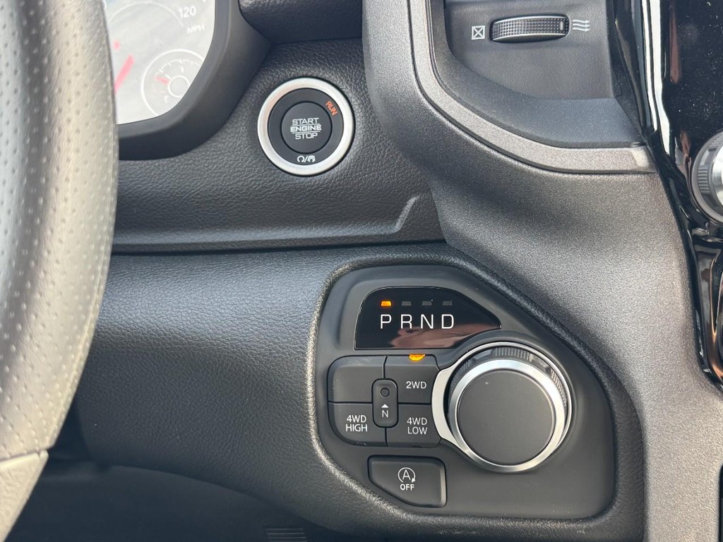 Ram 1500 Vehicle Full-screen Gallery Image 15