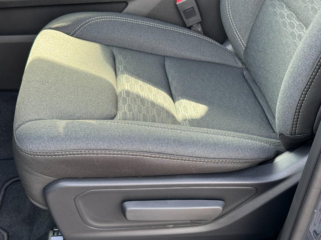 Ram 1500 Vehicle Full-screen Gallery Image 17