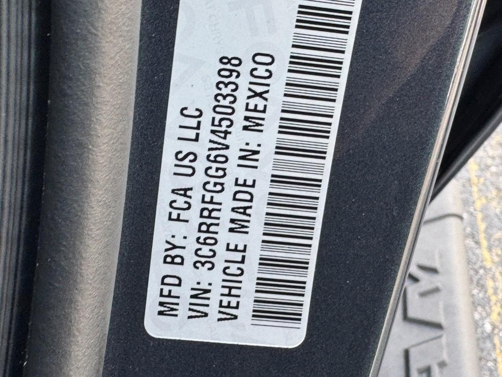 Ram 1500 Vehicle Full-screen Gallery Image 18