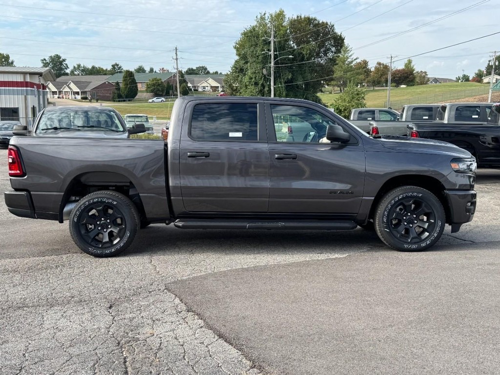 Ram 1500 Vehicle Full-screen Gallery Image 02
