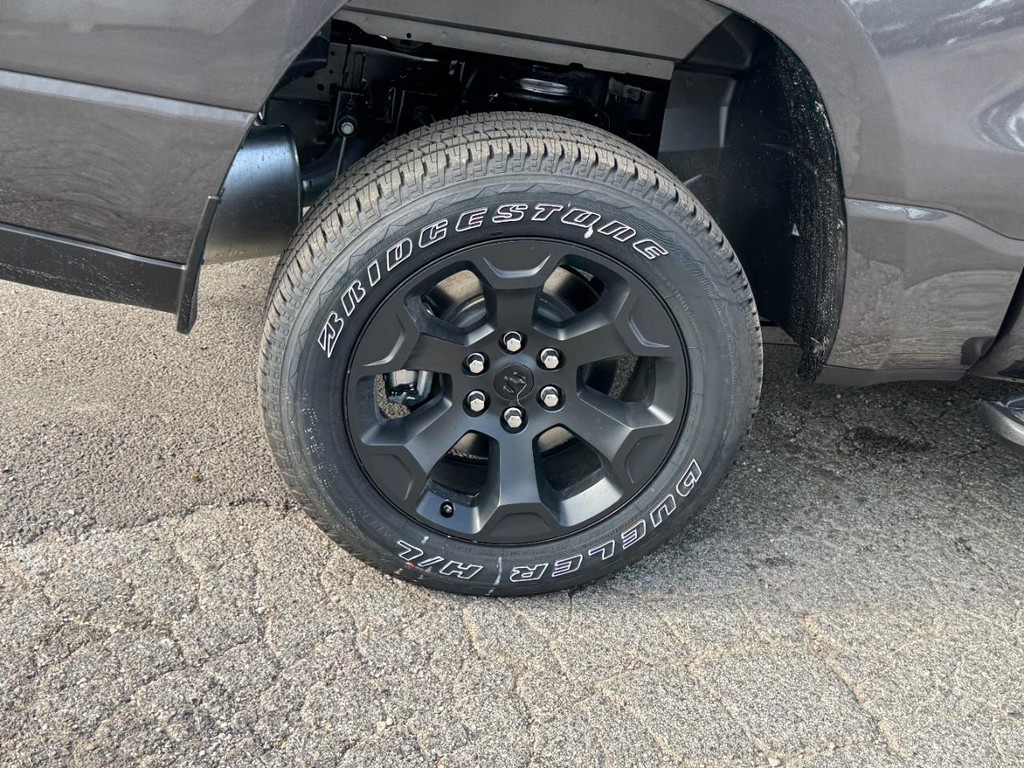 Ram 1500 Vehicle Full-screen Gallery Image 05