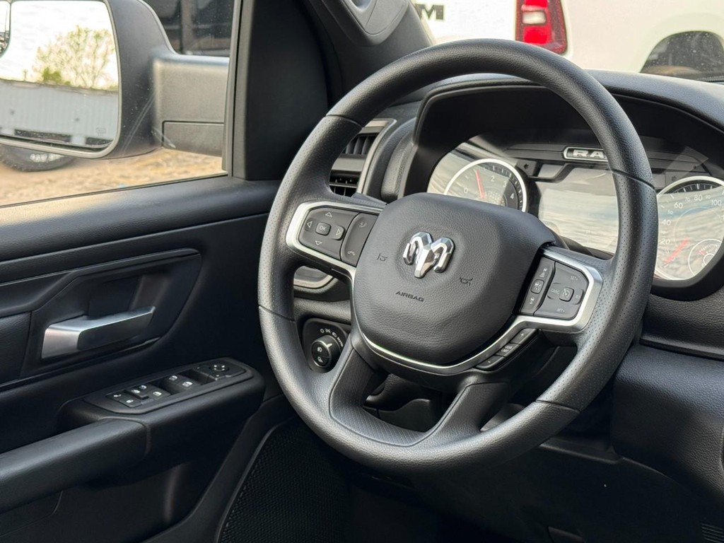 Ram 1500 Vehicle Full-screen Gallery Image 09