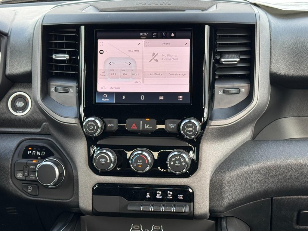 Ram 1500 Vehicle Full-screen Gallery Image 10
