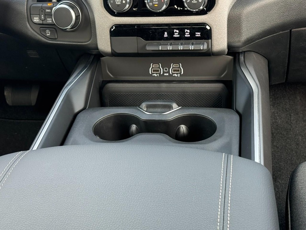 Ram 1500 Vehicle Full-screen Gallery Image 11
