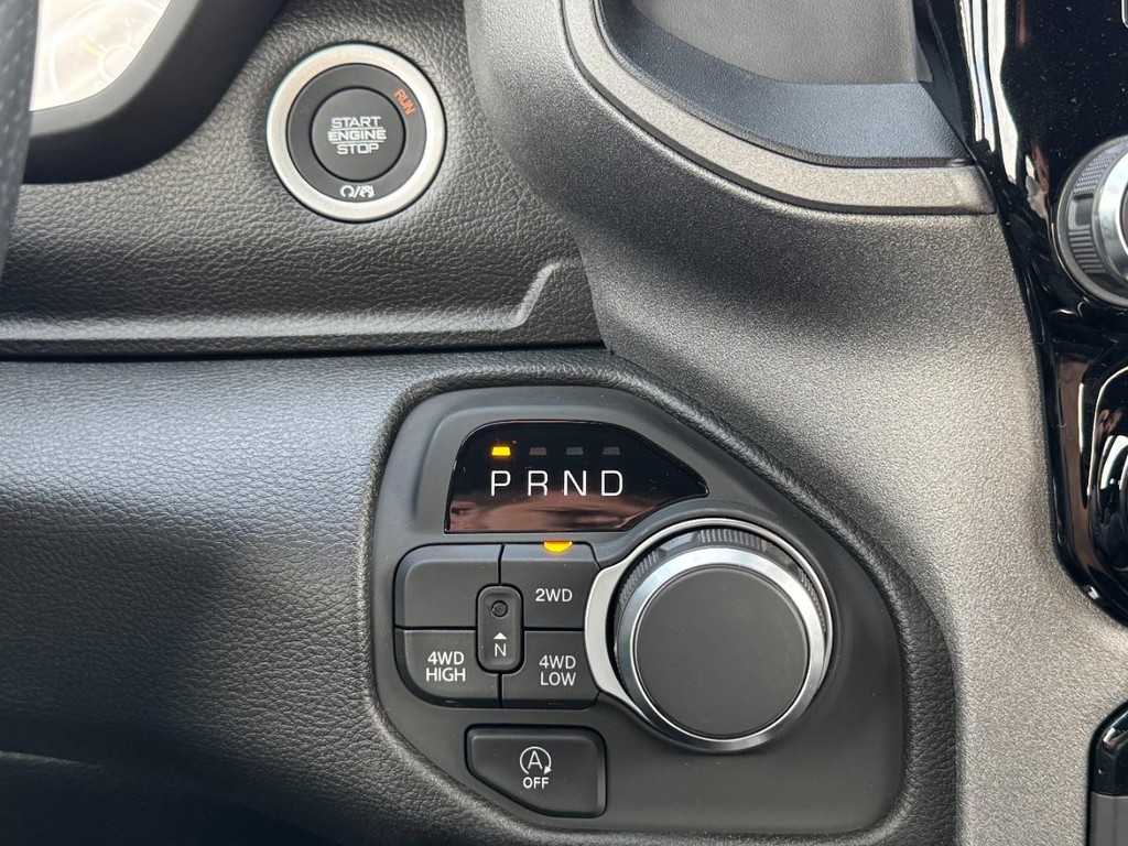 Ram 1500 Vehicle Full-screen Gallery Image 14