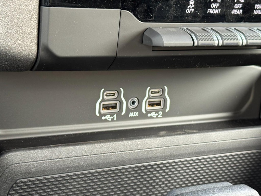 Ram 1500 Vehicle Full-screen Gallery Image 15