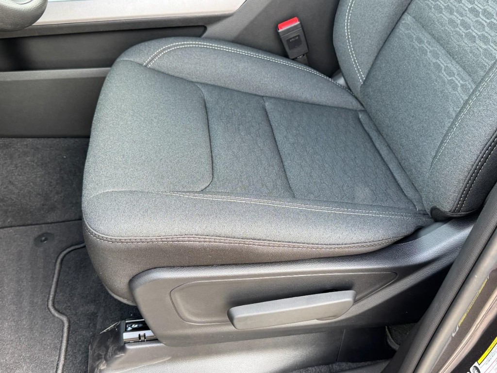 Ram 1500 Vehicle Full-screen Gallery Image 17